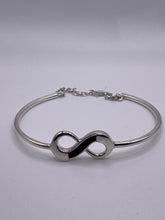 Load image into Gallery viewer, Infinity Wire Bracelet