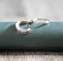 Load image into Gallery viewer, Large Horseshoe Keychain
