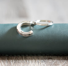 Load image into Gallery viewer, Large Horseshoe Keychain
