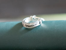 Load image into Gallery viewer, Large Horseshoe Keychain