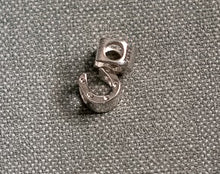 Load image into Gallery viewer, Horseshoe Bead