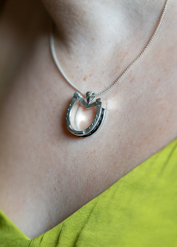 Horseshoe Pendant with Center Bale